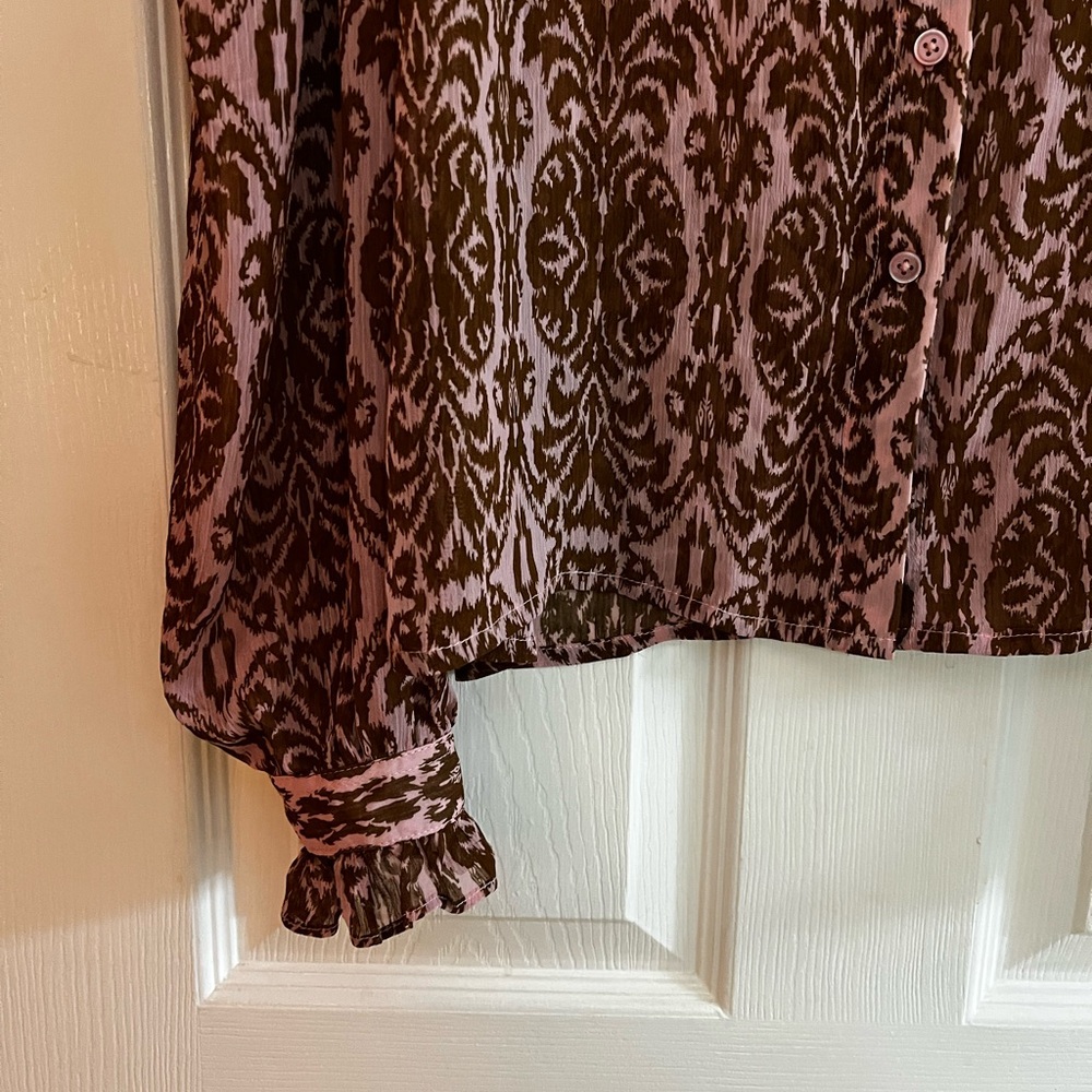 SAGE + FIG/women’s NWOT LS Elegant Patterned Blouse - Pink and Brown Size S - Picture 3 of 5